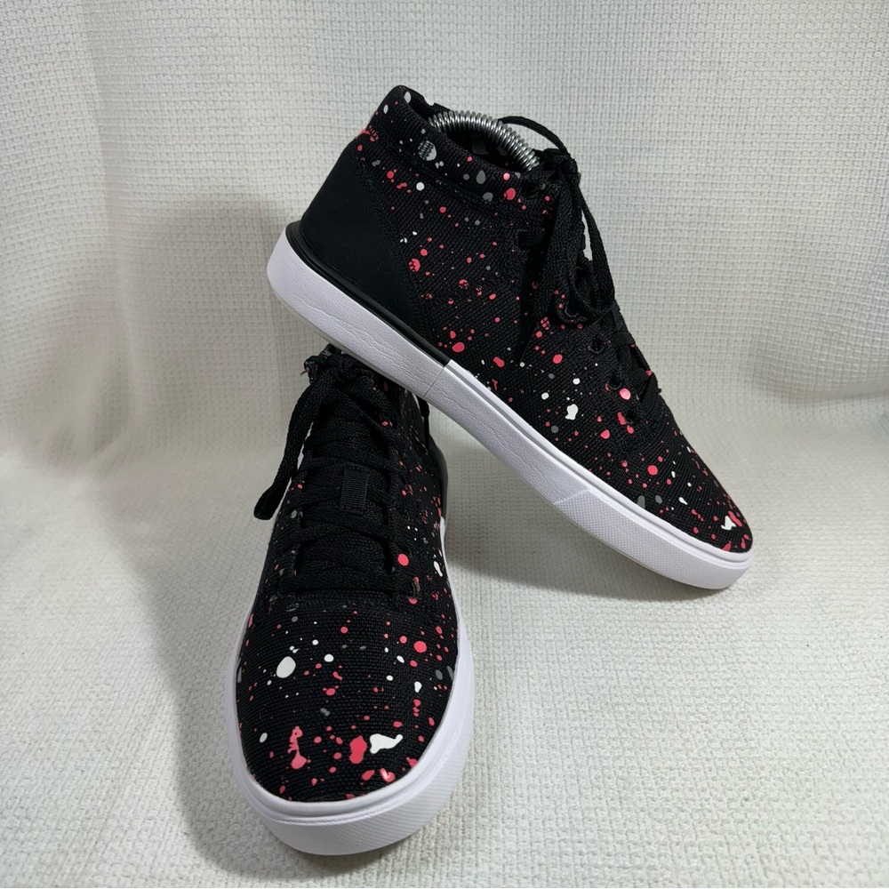 Under Armour Kickit 2 Mid Splatter Sneakers, Youth size 6/Women’s size 7…